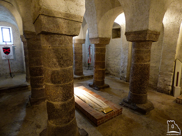 A 11. századi altemplom I. András sírjával