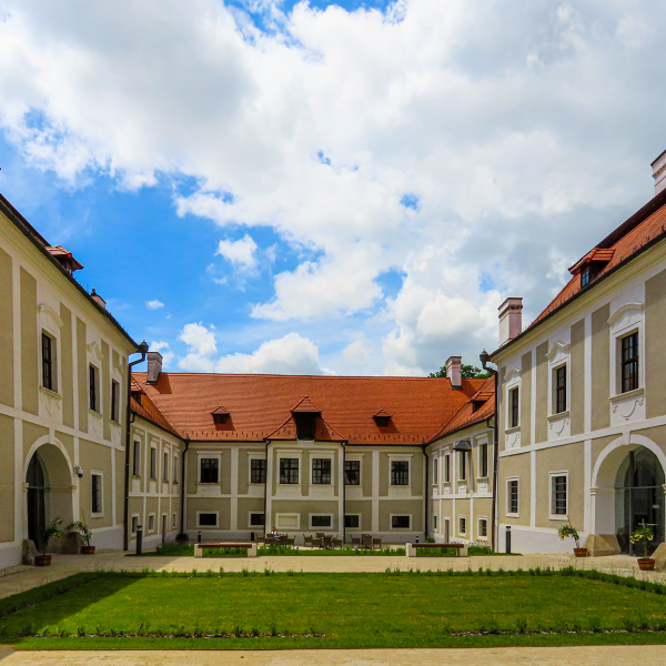 varlexikon.hu