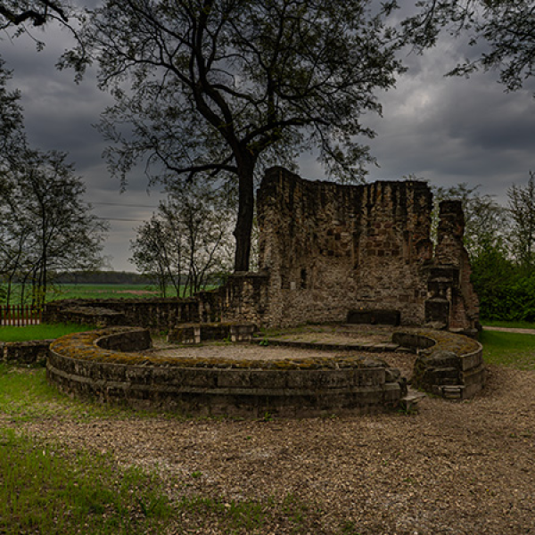 Dunakeszi: Alagi temlomrom