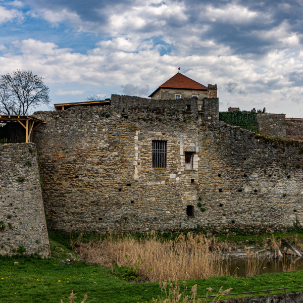 2025. április