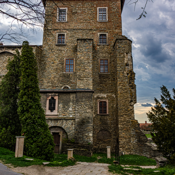2025. április
