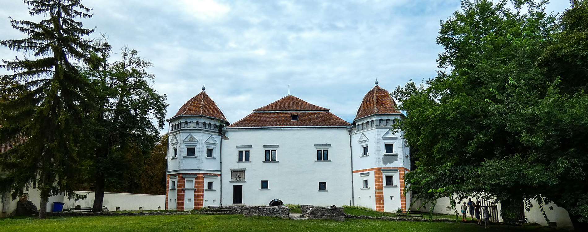 Pácin - Magyar várak, kastélyok, templomok leírásai, galériái